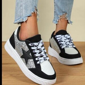 NEW Womens Star Pattern Silver Black Sneakers shoes, size 8.5
